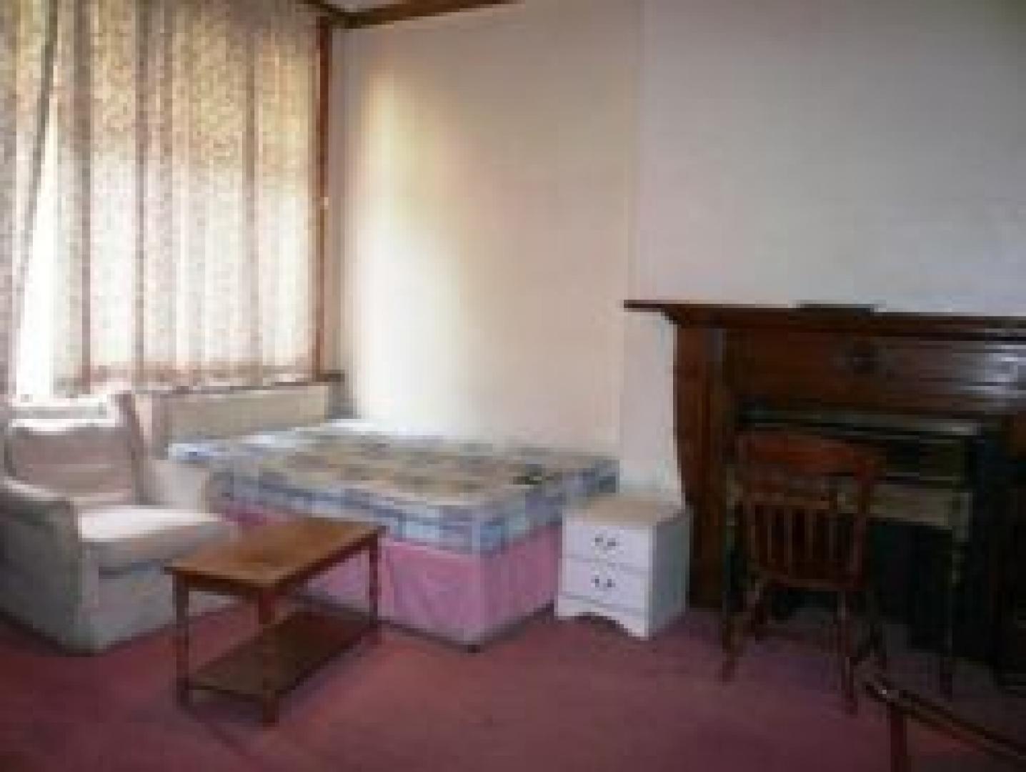 			Studio Apartment, 1 bath, 1 reception Flat			 Heathfield Park, WILLESDEN GREEN